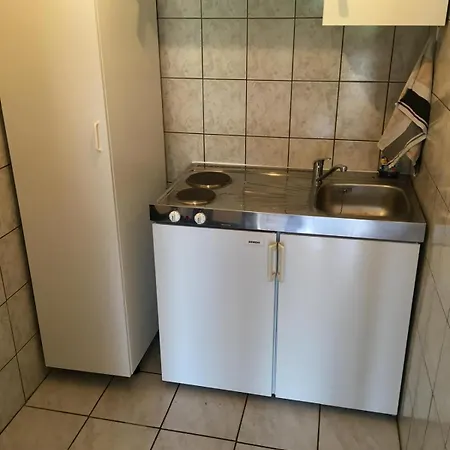 Einfache Monteurwohnung Mit Kostenlosem Parkplatz *