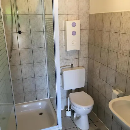 Einfache Monteurwohnung Mit Kostenlosem Parkplatz Apartmán Uetze